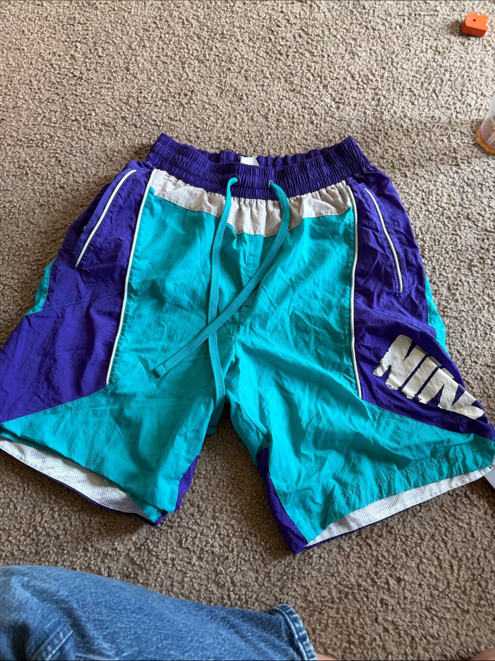 B73 Nike big color block shorts🔥 super clean color way